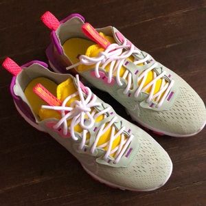 Nike NSW React Vision